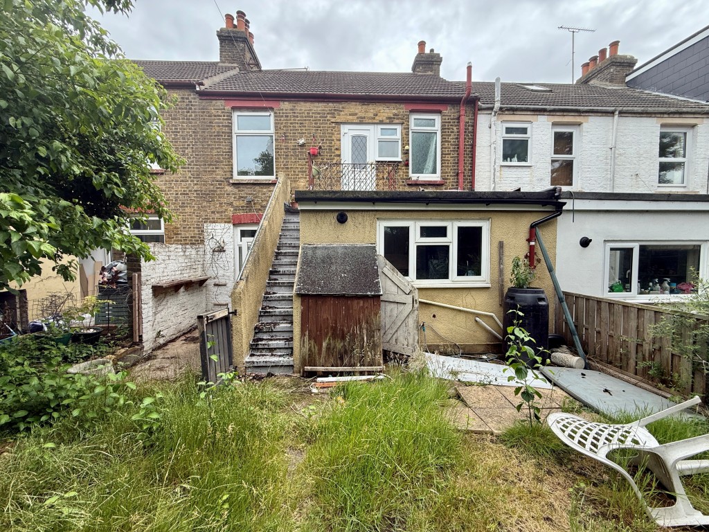 Lot: 146 - FREEHOLD PROPERTY ARRANGED AS TWO FLATS - Rear of property